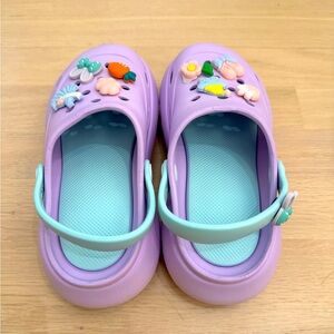 NWT Girls crocs sandal, size 2 big kids